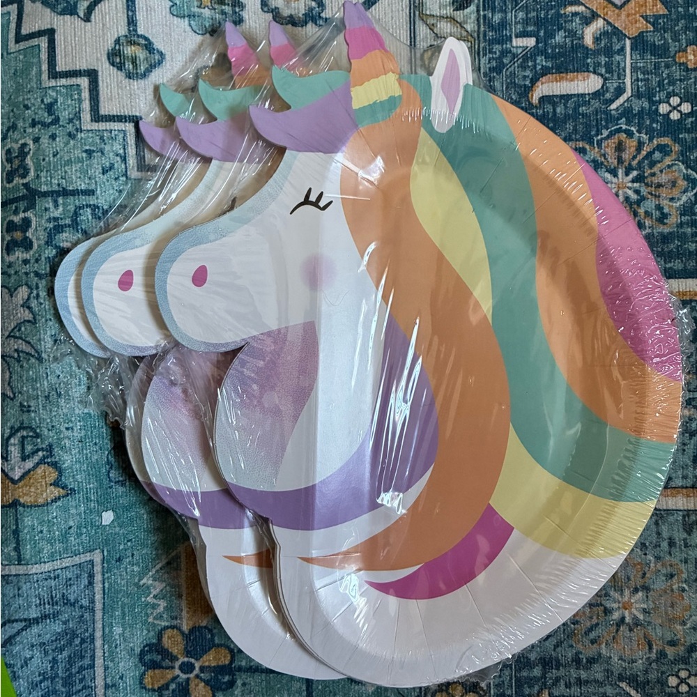 Rainbow Unicorn Party Plates 30 plates - Picture 2 of 3